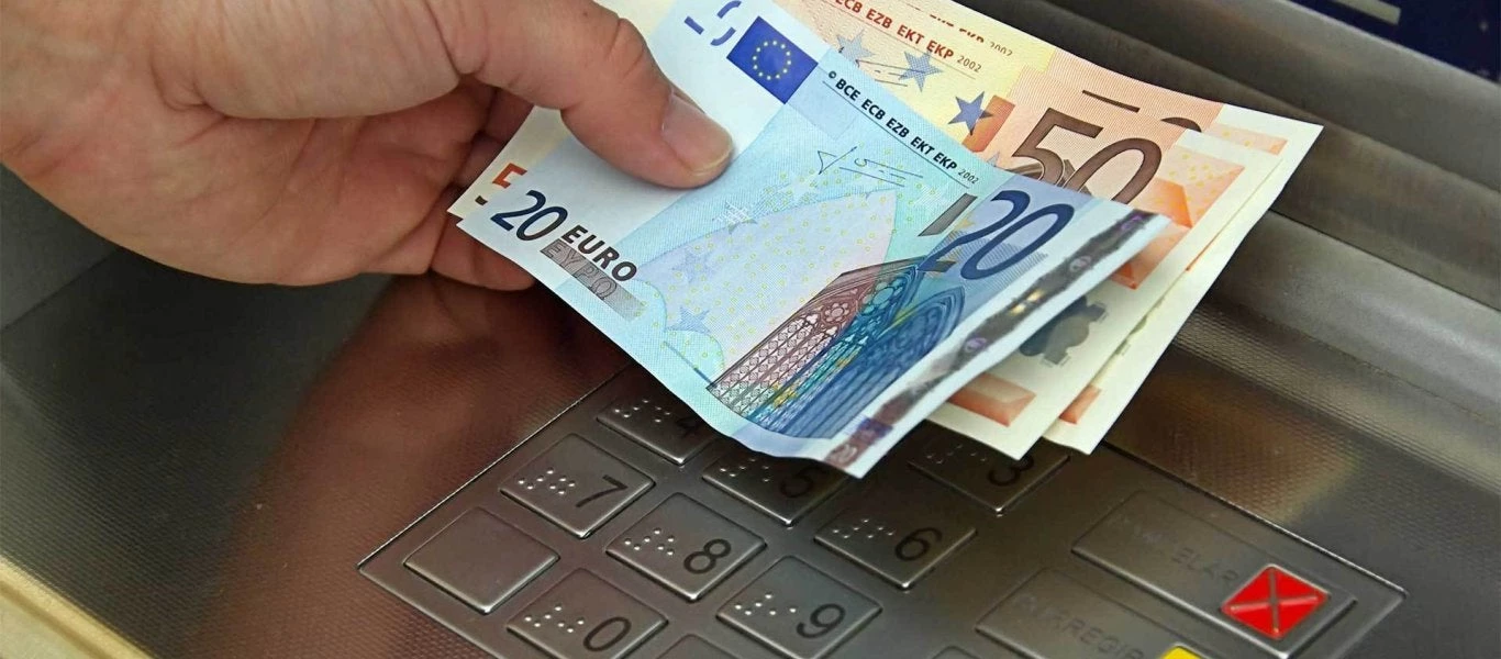 Capital Controls: Από τις 2.300 στις 5.000 ευρώ το όριο αναλήψεων – Από πότε ισχύει